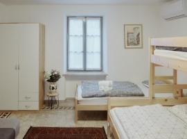 Apartments Pr' Štormanu, жилье для отдыха в городе Kanal