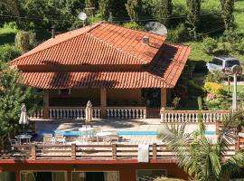 Chales em Salesopolis - Recanto da Barra, hotel with pools in Salesópolis