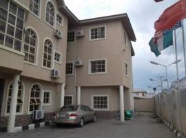 Room in Lodge - Clen-phil Hotels And Suite, hotel in Port Harcourt