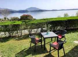 Appartamento GIOIOSA 2 con giardino e vista Lago Maggiore