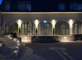 Hotel Cavallo Bianco, place to stay in Reggiolo