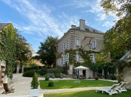 Manoir de La Croix Saint Louis "Luxury Guest House", bed & breakfast kohteessa Taingy