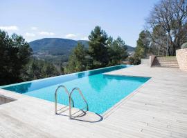 Casa rural Masia Les Apieres, cottage in El Pla de Manlleu