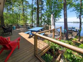 Waterfront House on Toledo Bend with Private Dock!, parkimisega hotell Alliance’is