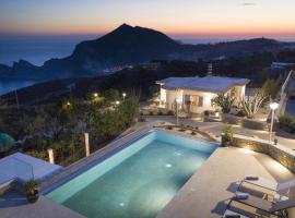 Amore Rentals - Villa Ligea, hotel v destinaci SantʼAgata sui Due Golfi