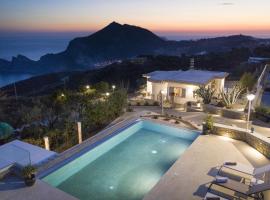 Amore Rentals - Villa Ligea, hotel de platja a SantʼAgata sui Due Golfi