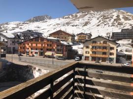 Appartamento Deer: Passo del Tonale, Paradiso Presena yakınında bir otel