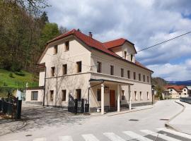 Rooms Kozmus, hostal o pensión en Brestanica