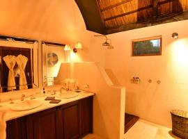 Royal Zambezi Lodge: Mafuta şehrinde bir orman evi