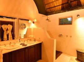 Royal Zambezi Lodge, cabin in Mafuta