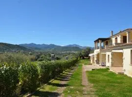 Villetta con giardino in contesto riservato non lontana dal mare BEL01