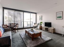 Spacious 1 Bedroom Apartment in Prahran, hótel með bílastæði í Melbourne