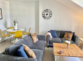 Bright & Cosy Glasgow city apartment, hotel with parking in Glasgow