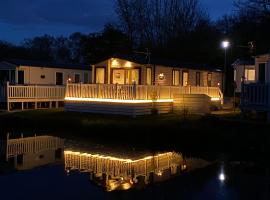 Auroras Dream Lodge - Hoburne Cotswolds Holiday Park, glamping en Cirencester