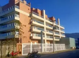 Apto Novo e arejado com uma ampla sacada gourmet