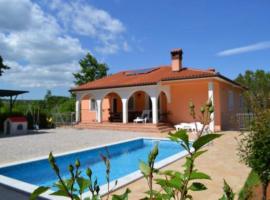 Holiday Home Zahtila, hotel u Labinu