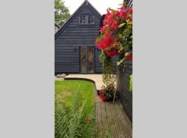 Riverside Lodge Pied a Terre, cottage sa Fordingbridge