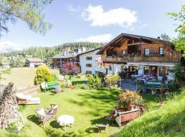 s'Hoamatl Dorfkrug Appartements, hôtel avec parking à Seefeld in Tirol