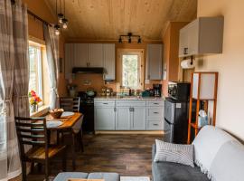 Howling Raven Cabin, hotell i Tok