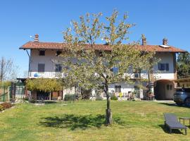 La Tana dei Corgi, hotel v destinaci Moncrivello