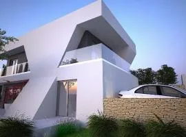 Villa Skyline- near beach and city center with heated pool