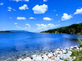 St Ann's Motel & Cottage: Baddeck şehrinde bir otel