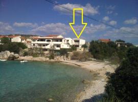 Apartment Željka-25m from beach, hotel in Zaglavice