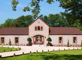 LUXURY COACH HOUSE MANSION THE HEART OF SCOTLAND, hotel in Falkirk