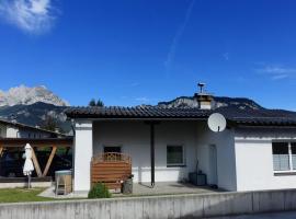 Bungalow Baloo Ferienhaus, cabin in Sankt Johann in Tirol