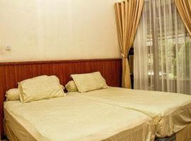 Kartika Syariah Guest House, hotel near Klewer Market, Solo