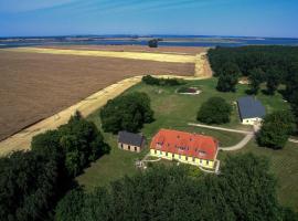 Ferienhaus Gut Rattelvitz Insel Rügen, hotel in Gingst