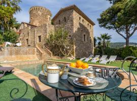 Castillo Can Xirau, Propiedad Exclusiva con piscina & aircon, casa de praia em Santa Susanna