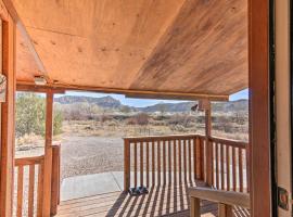 Cozy Home with Canyon Views 2 Mi to Grand Staircase, budgethotell i Henrieville