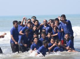 2BHK Stunning Apartment with Pool, Hotel in Vagator