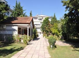 Drosia Apartments, hotel in Asprovalta