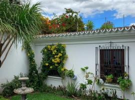 Casa Chula / Céntrica con jardín, terraza y parqueo, familiehotel in Antigua Guatemala