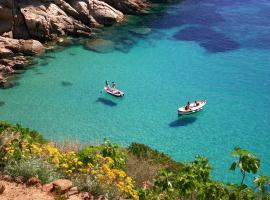 Ammiraglio, beach hotel in Campese