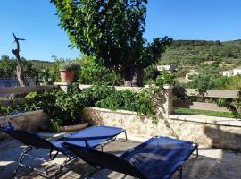 Traditional Stone House at Great Location, hotel cu parcare din Koroni