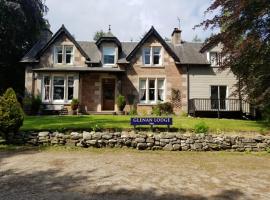 Glenan Lodge Self Catering, hotel with parking in Tomatin