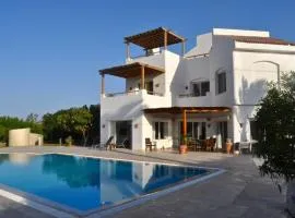 Villa with 5 bedrooms & 4 bathrooms - private heated pool