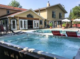 Le Montagnard, Auberge Hôtel & Chalets, hotel v destinaci Sutton