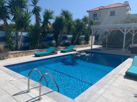 Chiqui luxury apartments, apartment sa Alonnisos Old Town
