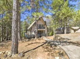 Balcony and Forest Views Cabin in Pioneer!