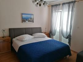 Apartment and room Gušćić, готель у місті Раб