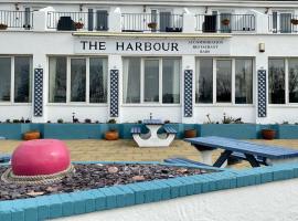 The Harbour Bar & Bistro, hotel in Cemaes Bay