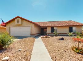 Mesa Oasis, &xi;&epsilon;&nu;&omicron;&delta;&omicron;&chi;&epsilon;ί&omicron; &kappa;&omicron;&nu;&tau;ά &sigma;&tau;&omicron; &Alpha;&epsilon;&rho;&omicron;&delta;&rho;ό&mu;&iota;&omicron; Falcon Field - MSC, 