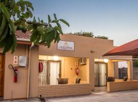 APICAL GUESTHOUSE, hotel di Maun