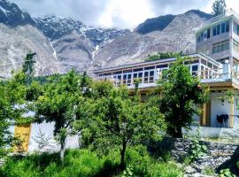 Tourist Cottage Hunza, cabaña o casa de campo en Hunza