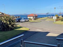 Largs sea front, modern apartment, beach rental in Largs