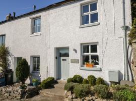 Shamrock Cottage, pet-friendly hotel in Grange Over Sands